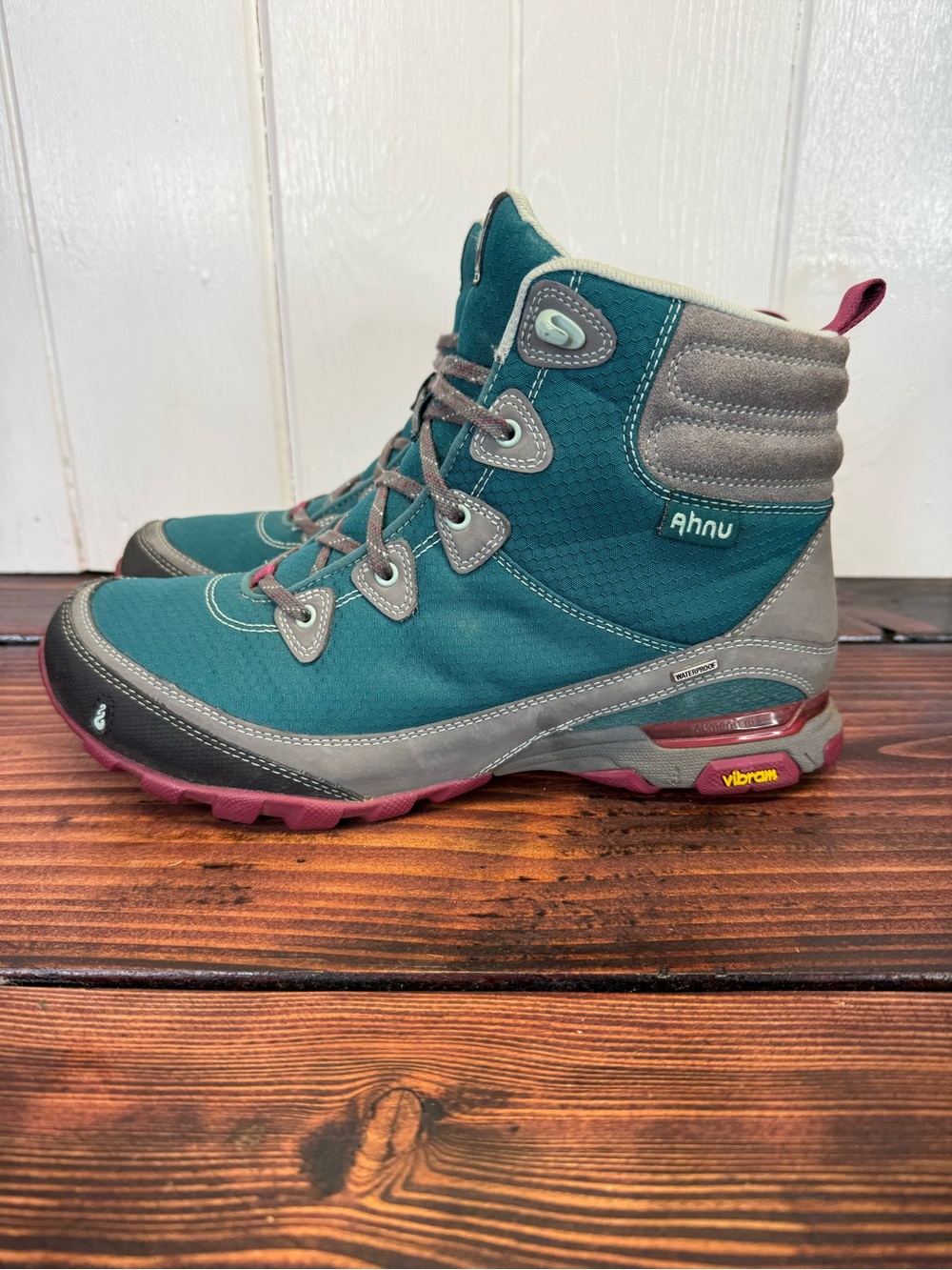 Ahnu Sugarpine Waterproof Hiking Boots – Women’s Size 10.5